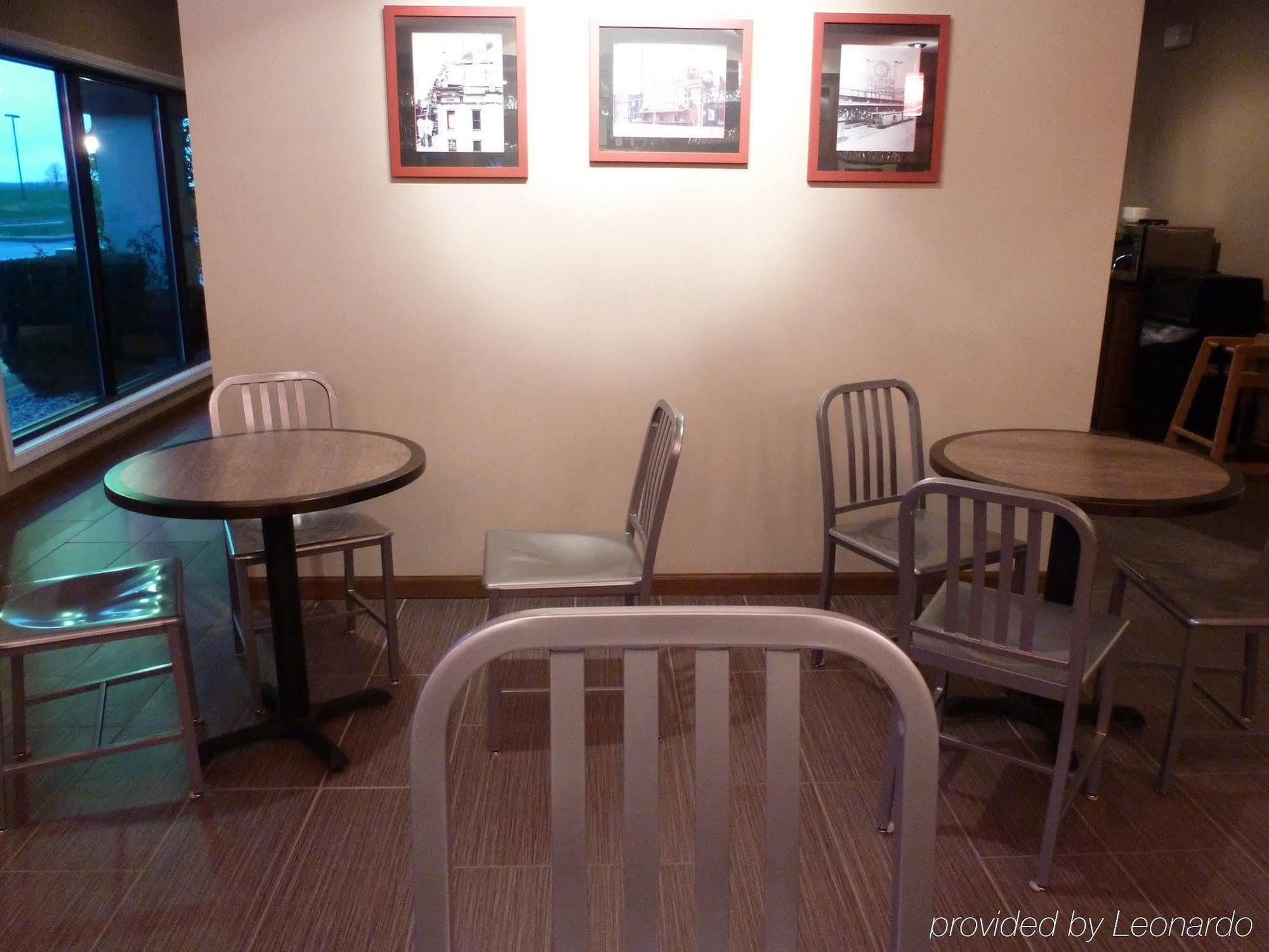 Holiday Inn Express & Suites Evansville North By Ihg Warrenton Restoran fotoğraf